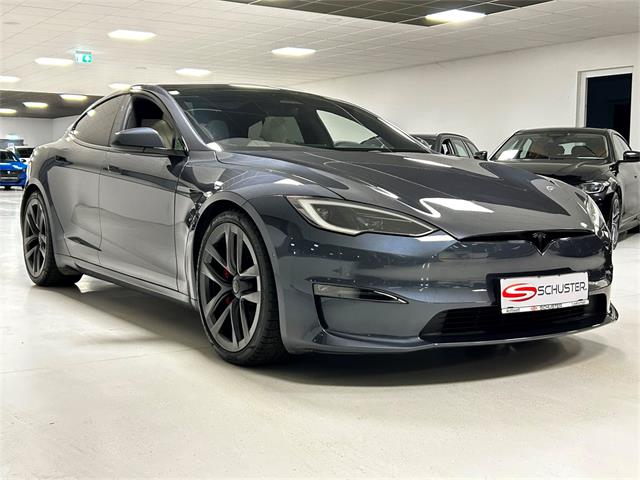 Tesla Model S - � 69990