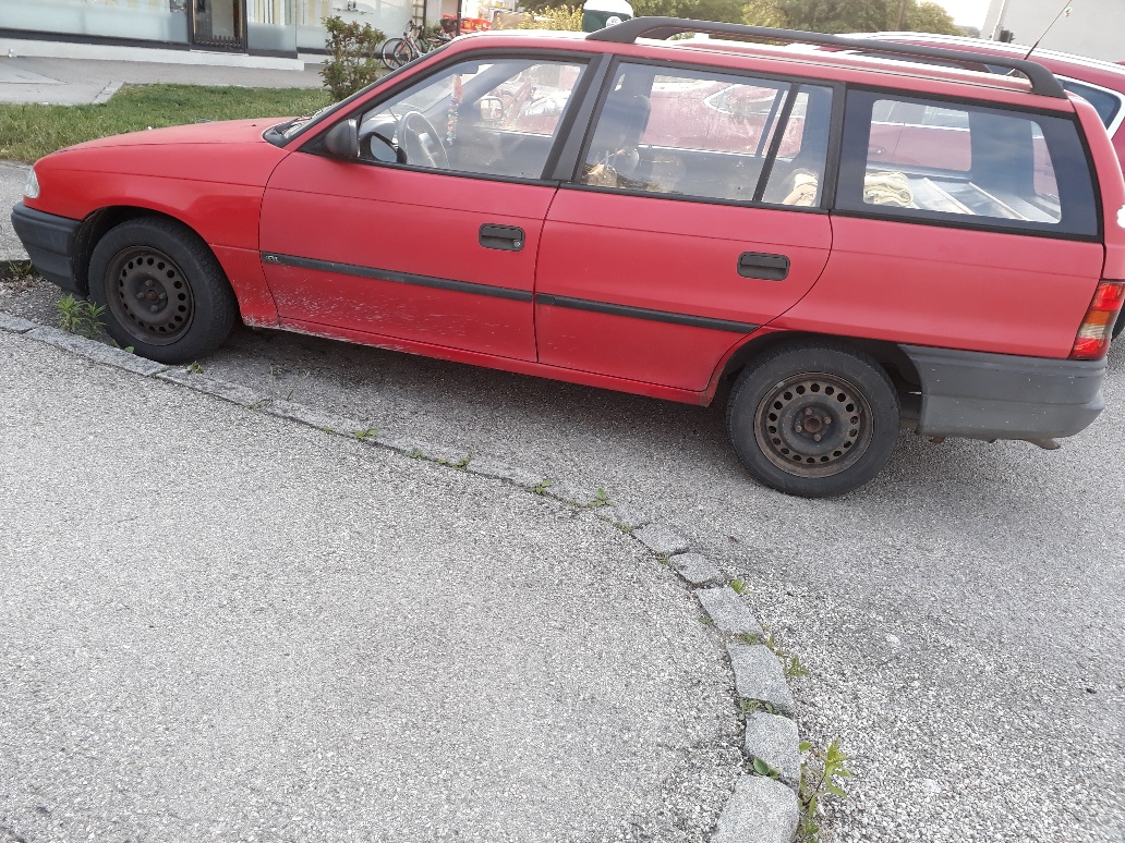 Opel Astra - � 280